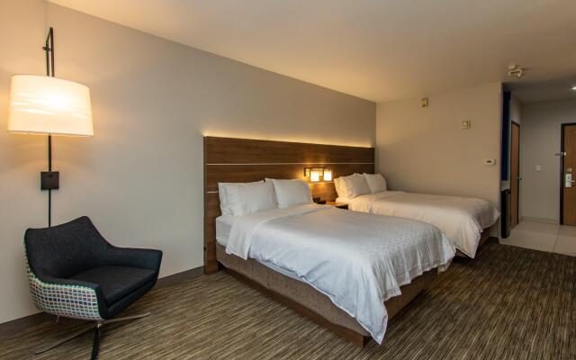 Holiday Inn Express Hotel & Suites Roseville-Galleria Area, an IHG Hotel