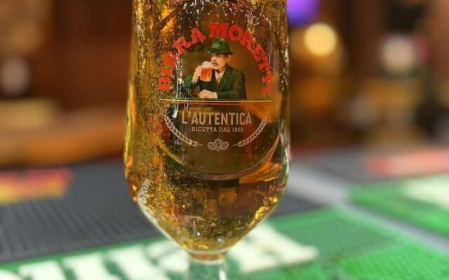 Ooters at The Mariner