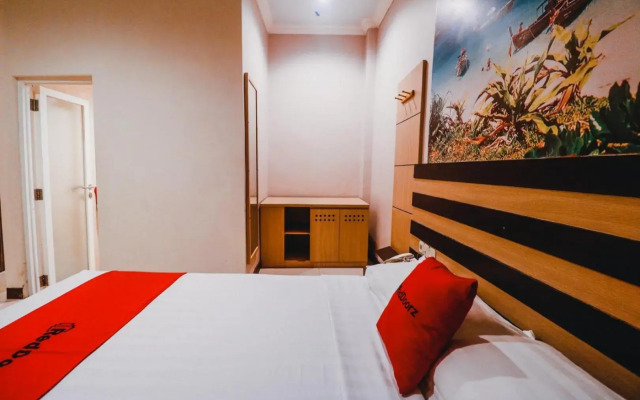 Reddoorz Plus near Makassar Town Square