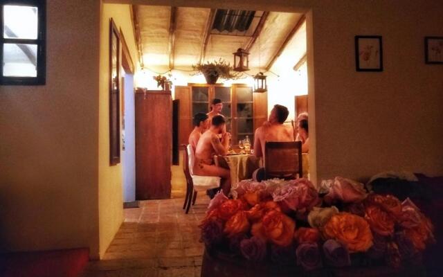 The Naked House Sabana - Hotel Nudista