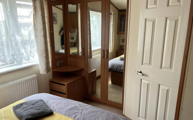 2 Bedroom Caravan at Heacham Beach With Decking