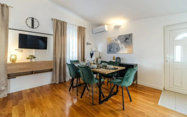Apartments Tomy