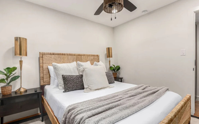 Solanova Designer Oasis With Cocktail Pool Theater