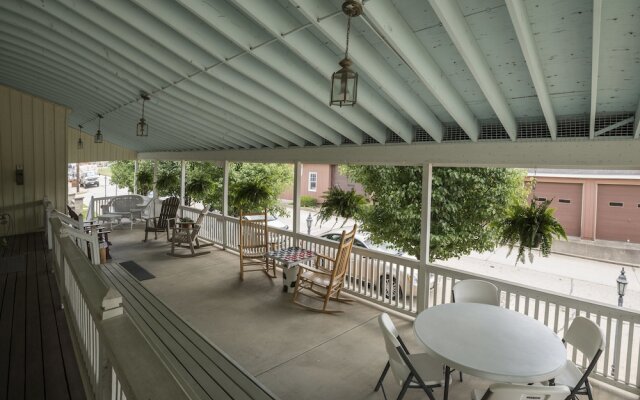 Sugarcreek Village Inn