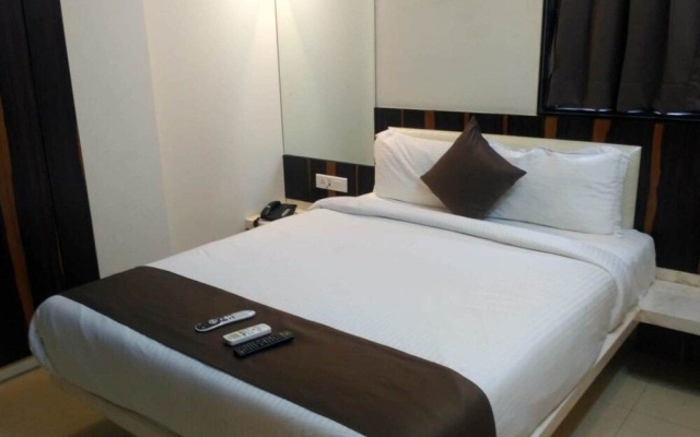 Hotel Maval Grand