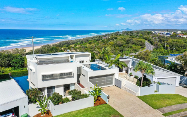 Indulgent beachside luxury, Sunrise Beach