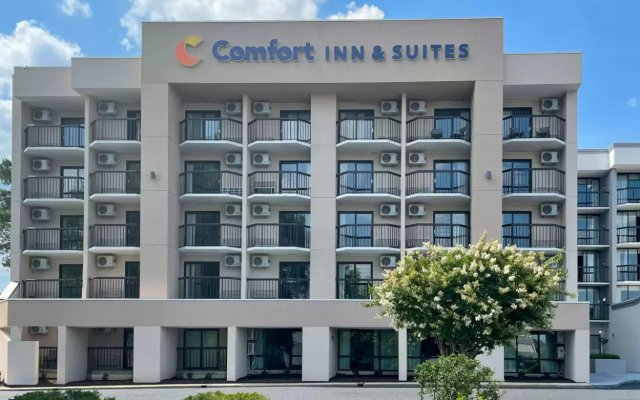 Comfort Inn & Suites Spring Lake - Fayetteville Near Fort Liberty