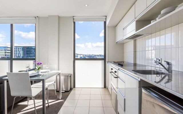 QV Lovely 1 Bedroom w Parking 1069