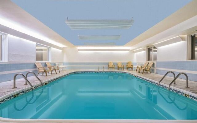 Howard Johnson West Fargo