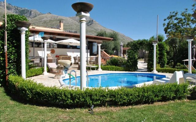 Villa Giselda With Private Pool and Outdoor Whirpool