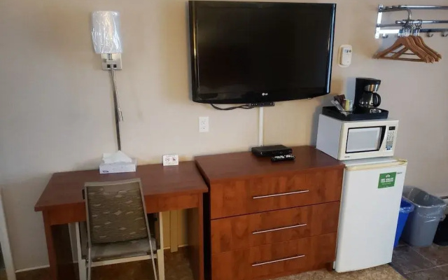 Moonlight Inn and Suites