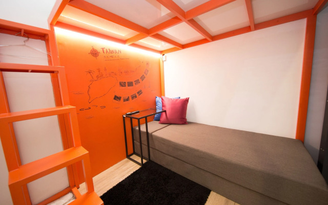 SleepBox Hotel - Ximen