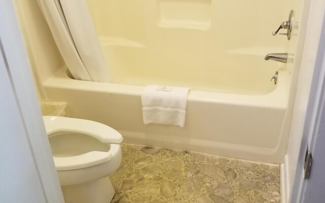 Tanglewood Motel and Log Cabins