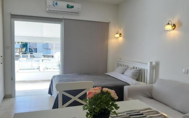 Sun sea B102 apartment by the beach
