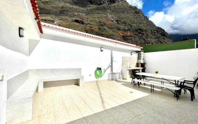Two-Bedroom House 5, FreeWifi, AC, BBQ, Mountain View