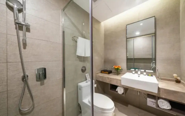 Homeinn Plus Hotel (Shenyang Sanhao Street Shengjing Hospital)