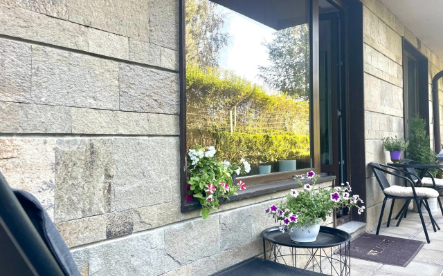 2-bedroom apartment near Bansko with pool and spa