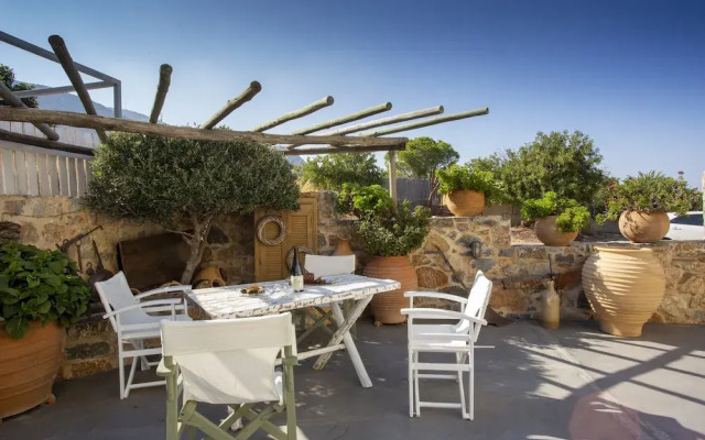 Luxury Villa Golden Crest with pool