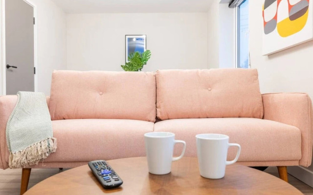 Luxurious 2 Bed Central Cardiff Free EV Charge