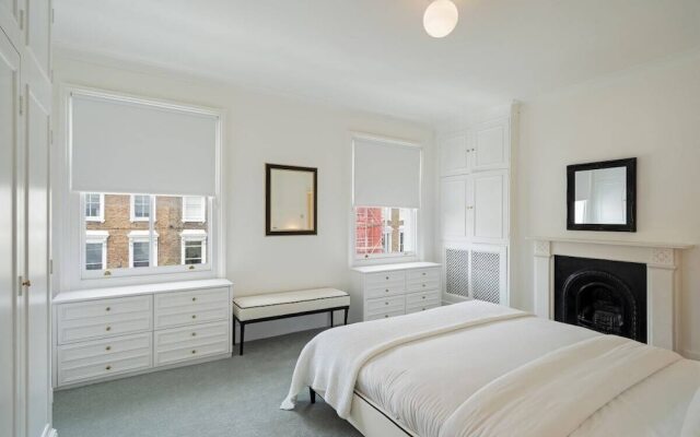 Sophisticated 2-bed, 2-bath apt in Chelsea