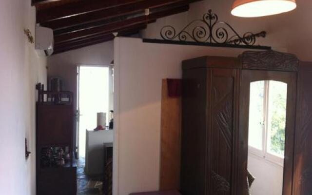 1911 Poros Country Retreat