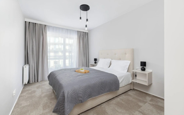 Apartment With Parking by Renters