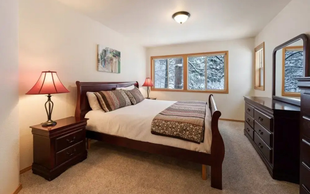 9 Hoodoo Home with XBOX 360 and Private Hot Tub by RedAwning