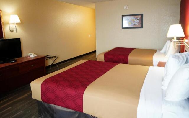 Econo Lodge Inn & Suites Kearney