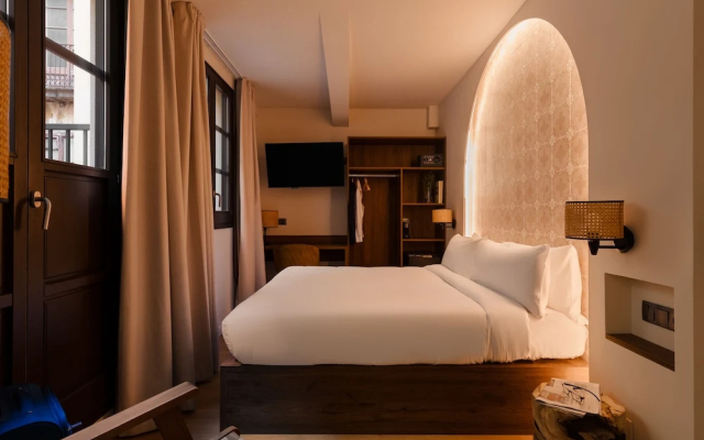 Los Arcos Hotel Gothic Quarter, Sonder