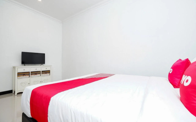 OYO 1611 Four D'home