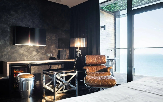 M1 Club Hotel
