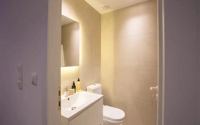 Phaedrus Living: City Luxury Flat Mavromichali