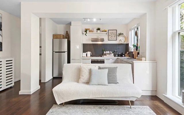 Contemporary 1-bed Unit Near Chapel St