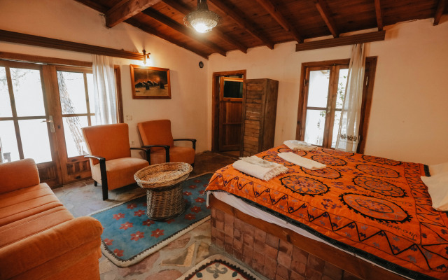 Kayserkaya Cottages & Camping