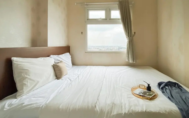 Strategic And Homey 2Br Green Pramuka Apartment