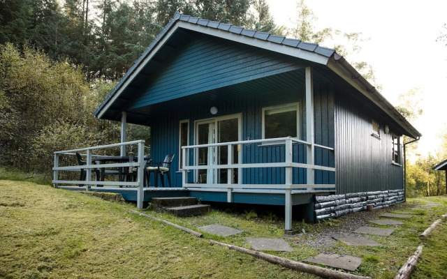 Otter With Mountain View and Enclosed Decking