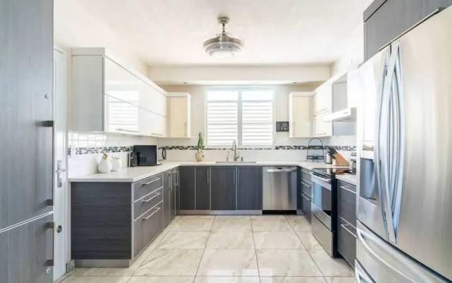 Beachside Near Airport Near Golf Course