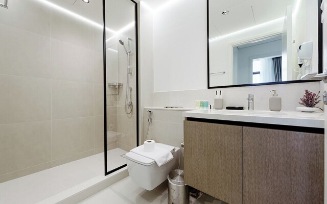 Stayis-Luxury 1 BR with City SkylineView