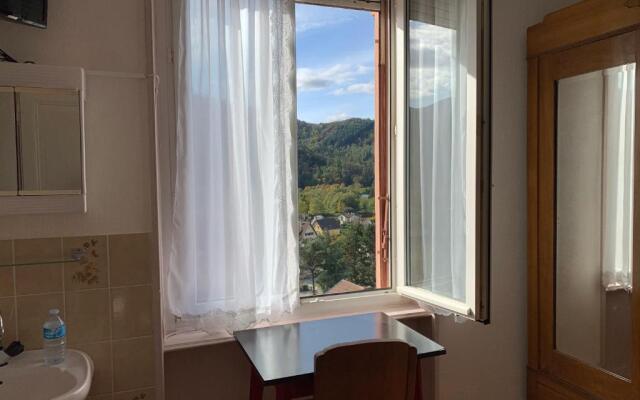 Chambre Arnica lit 140 wifi sdb partagée