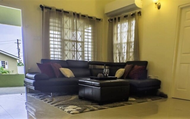 N2N Suites - Ochio Rios Vacation Home