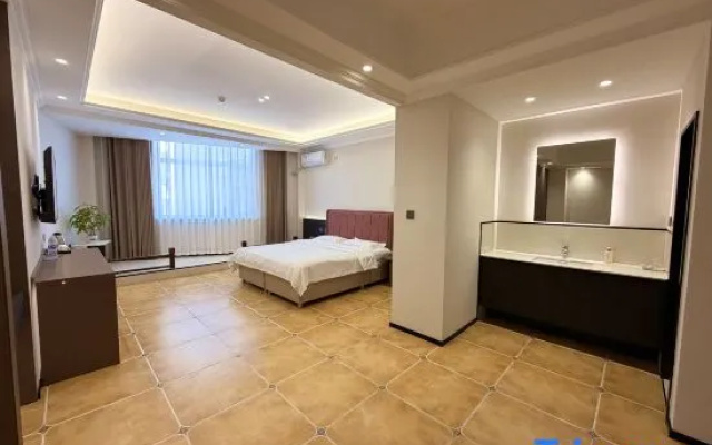 Tangla Town Holiday Hotel