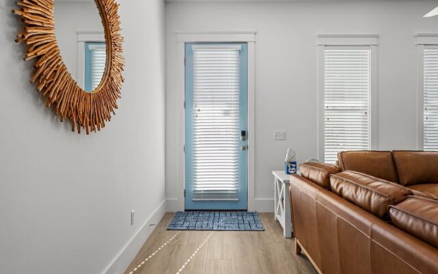 Spectacular 3br 4ba w/ Private Pool, 2 Min Walk to Beach - Sleeps 15!