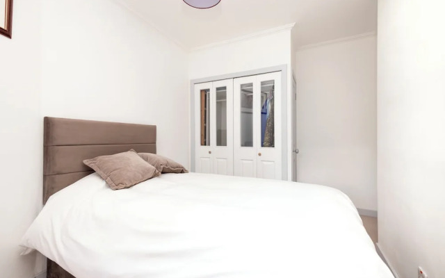 Spacious 2-Bedroom Ground Floor Flat