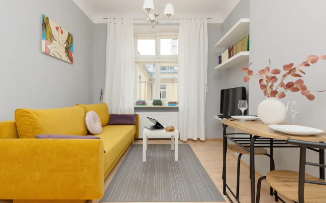 Sunny Studio Lwowska by Renters
