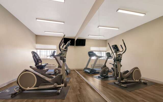 SureStay Plus Hotel by Best Western Topeka Northwest