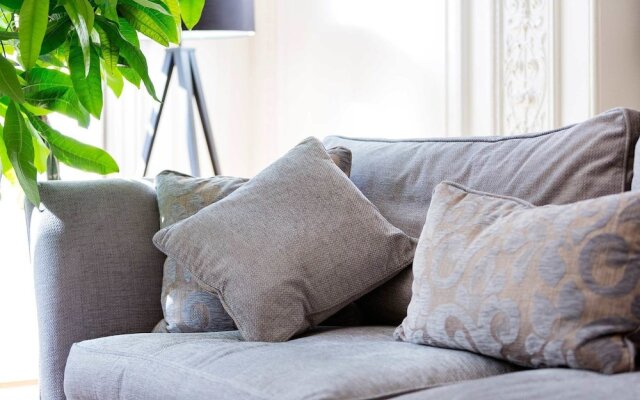 Beautiful Balcony by Kensington Gardens