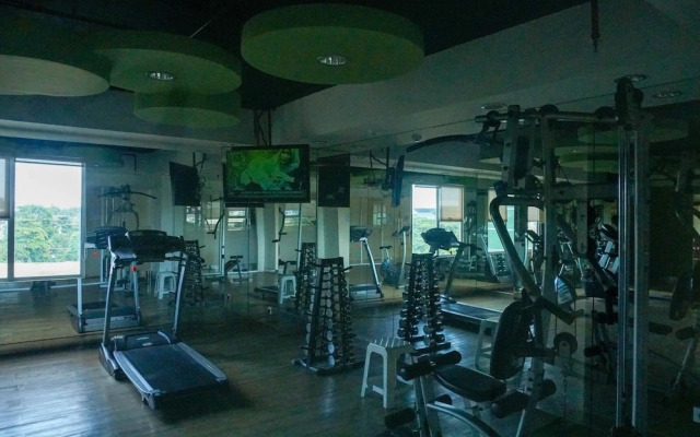 Best Spacious Studio Belmont Residence Puri Apartment