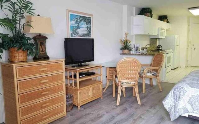 Ilikai Marina Studio City View Condos with Fully Equipped Kitchens & Free Wifi