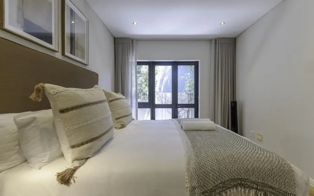 Newly Renovated 3 bed Apartment With Splashpool - 2283