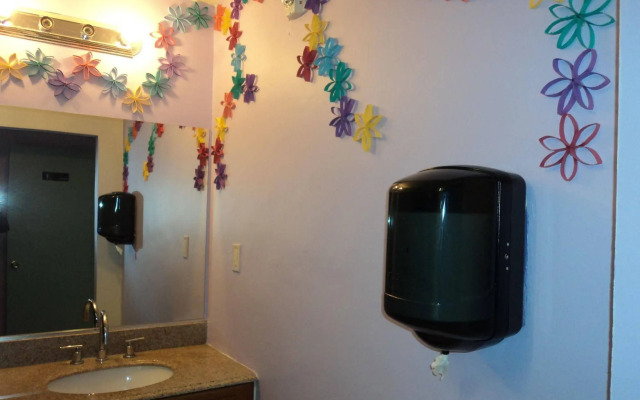 Traveler's Bed & Breakfast Hostel